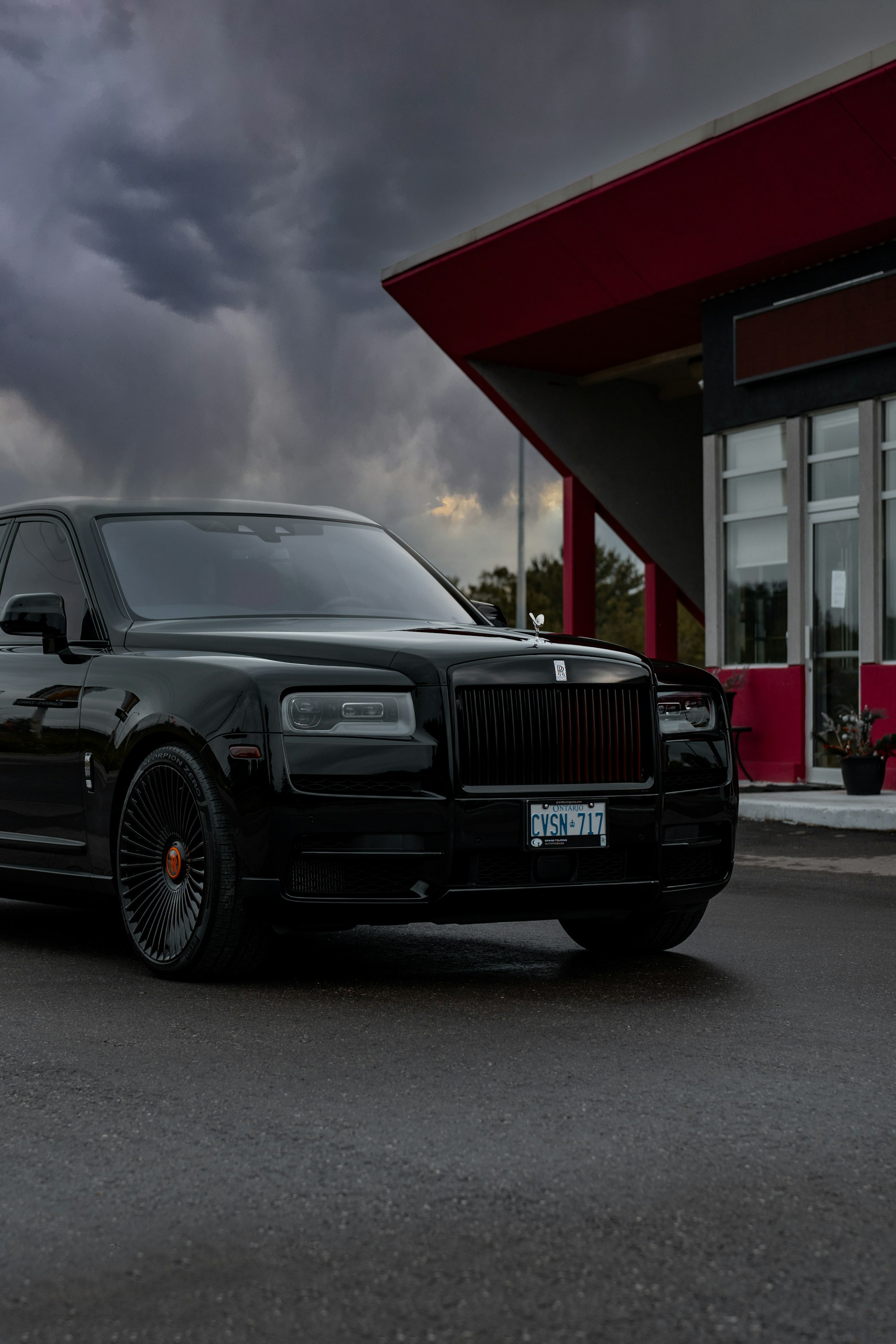 Black Rolls-Royce Cullinan